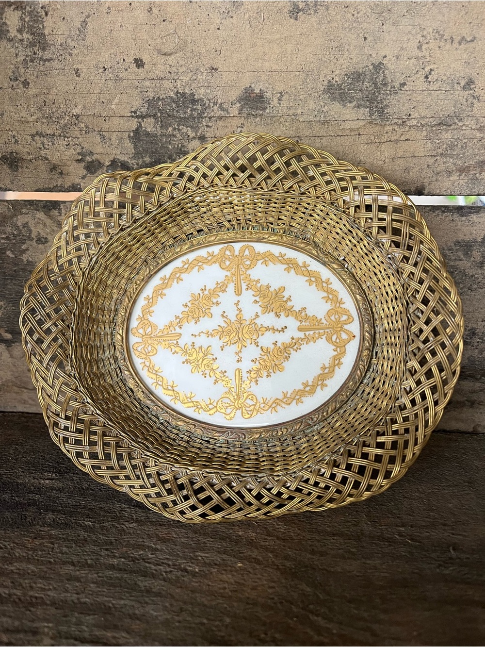 Vtg brass basket weave dish with bows